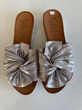 💖 Tyche International Metallic Champagne Bow Slide Sandals Size 41 | Leather